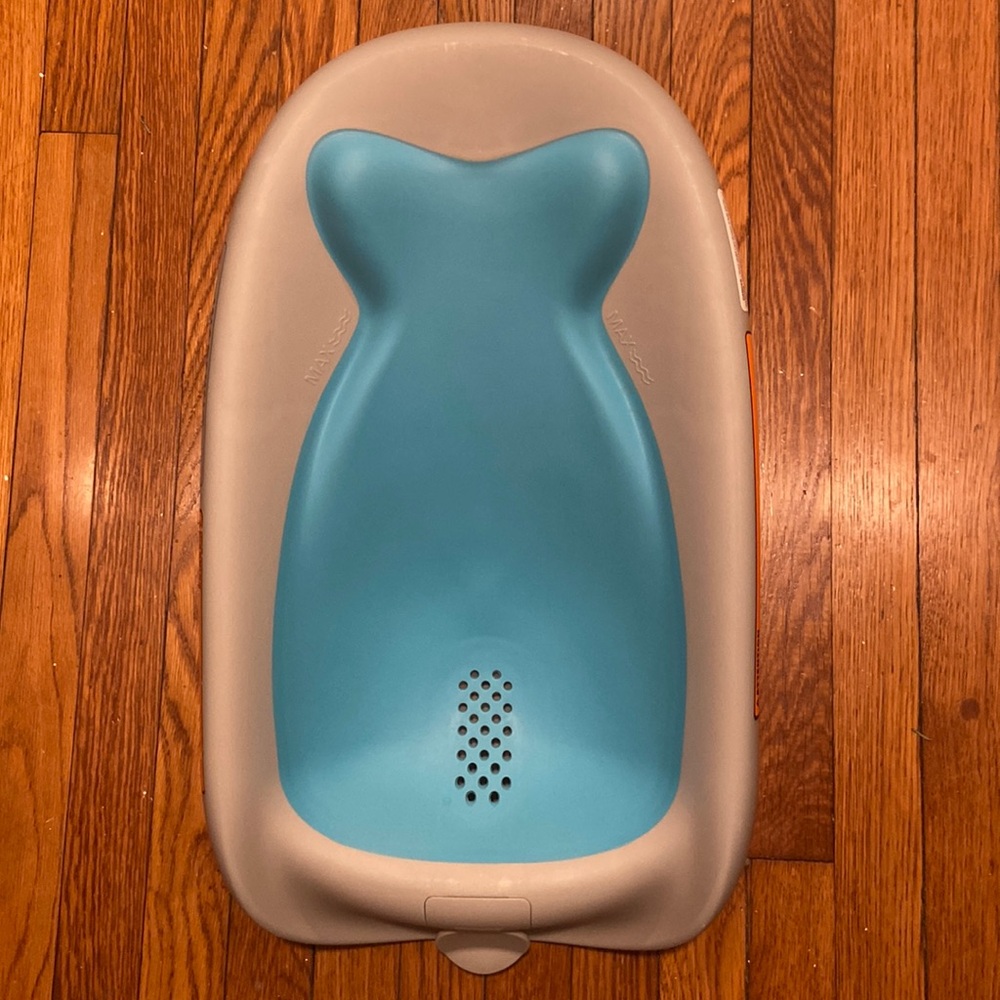 Skip hop newborn bathtub